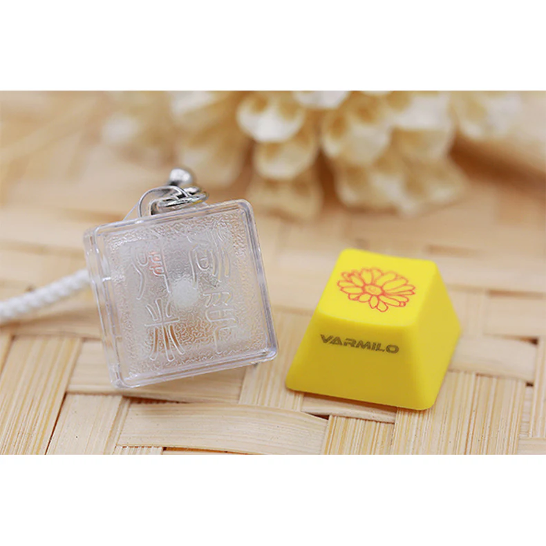 Varmilo EC Switch Keychain Daisy - Image 3